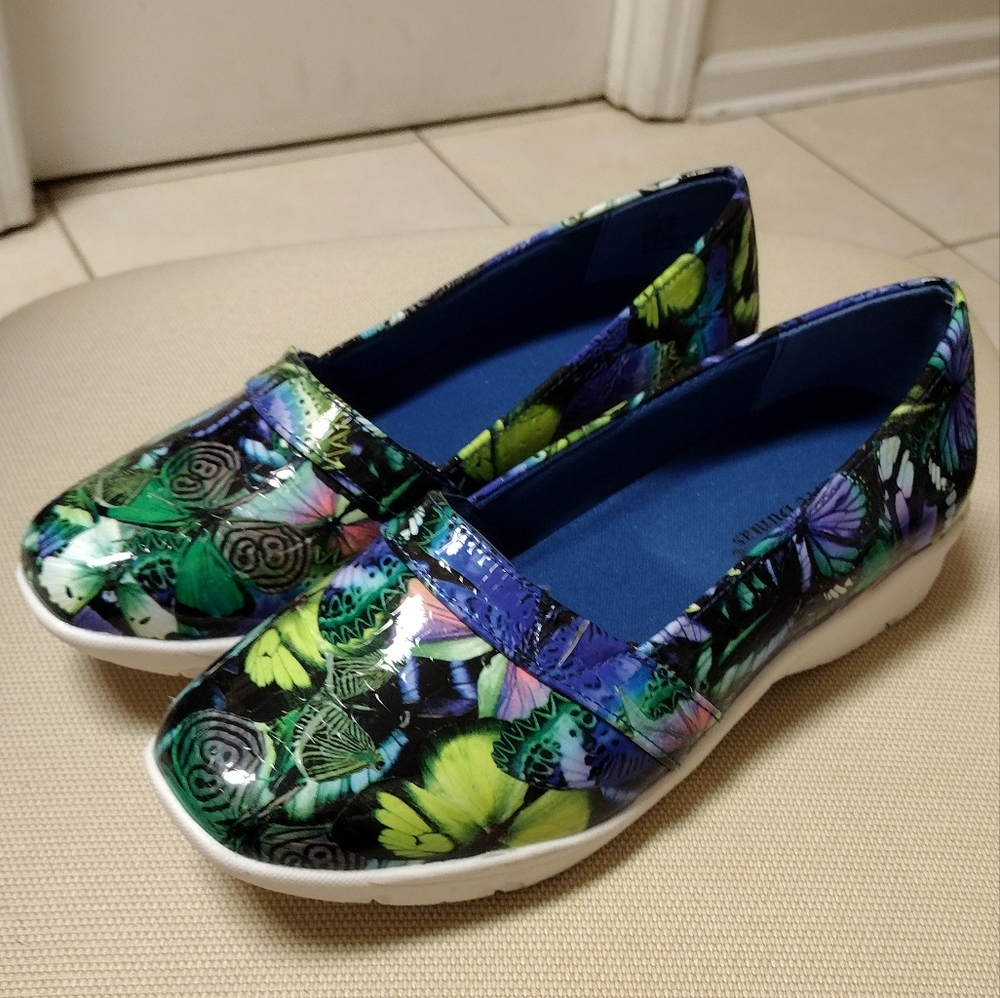 Shoes slip on, colorful, size 6, Blue Sky (looks like rain forest)